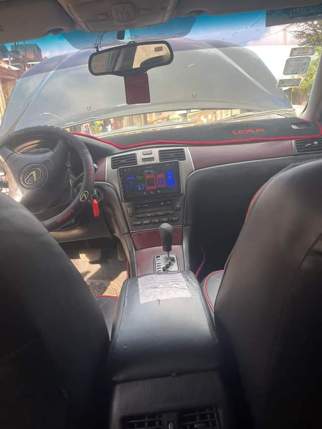 A picture of 2004 LEXUS ES330 09125771985
