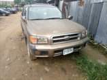 A picture of Nissan Pathfinder 2000 automatic gear 800k Good gear and engine