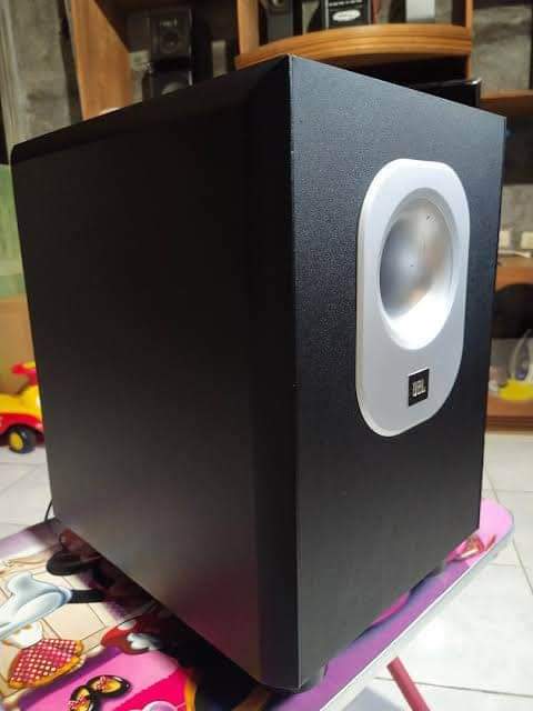 A picture of Jbl 200 230