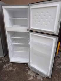 A picture of Fridge zuri jipyaa offer lak 420k