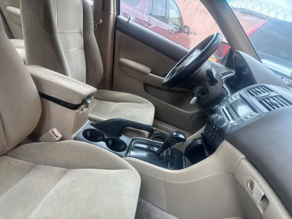 A picture of Honda Accord 09 06 model Honda dc