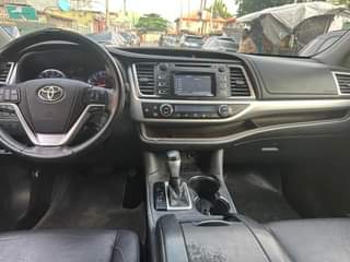 A picture of 2014 Toyota Highlander LE