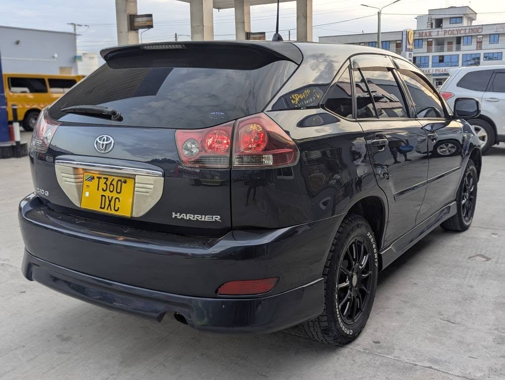 A picture of TOYOTA HARRIER FOR SALE 24M 0744763104 