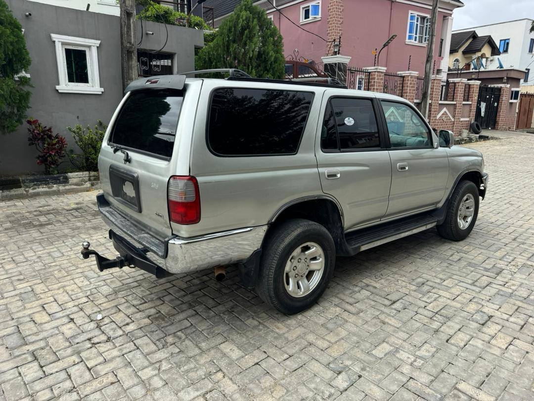 A picture of 2003 Toyota 4runner