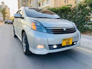 A picture of Toyota isisi for sale