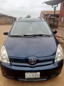 A picture of Toyota Corolla verso 2008 model needs serious buyer with cool