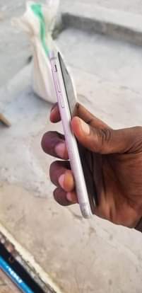 A picture of iPhone8G 64GB 220 000 0687764812