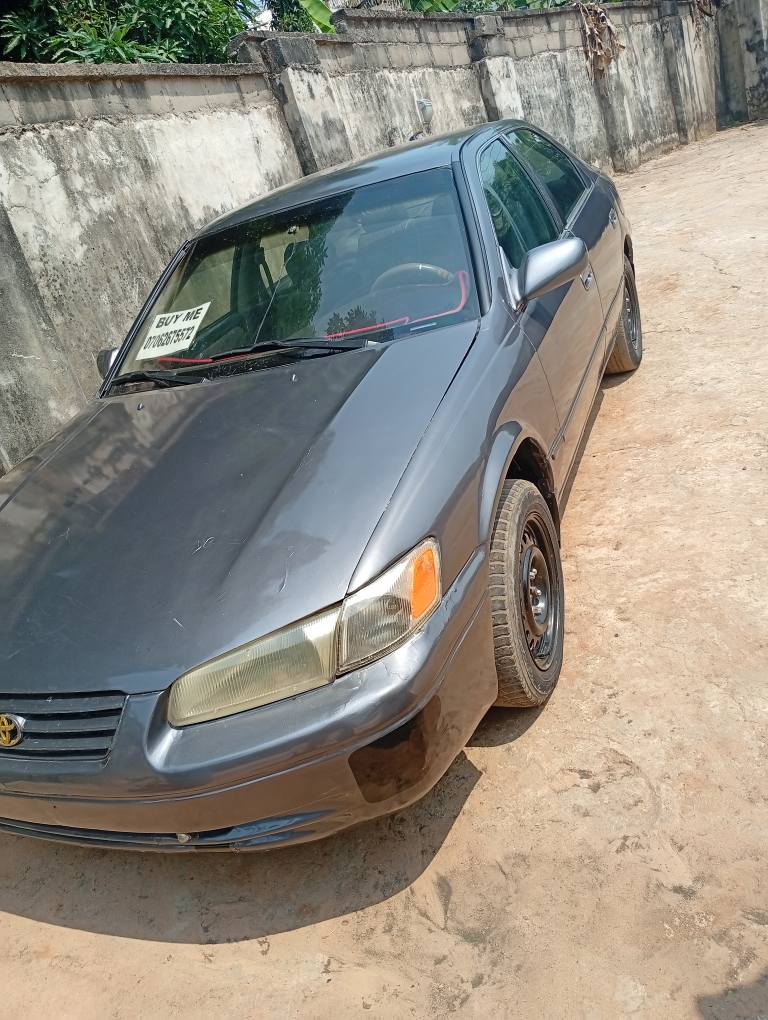 A picture of Toyota Camry 2.2