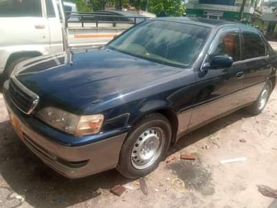A picture of TOYOTA CRESTA