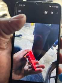 A picture of iphone 13 mini disp mssg n kioo kimcrack kwa mbal