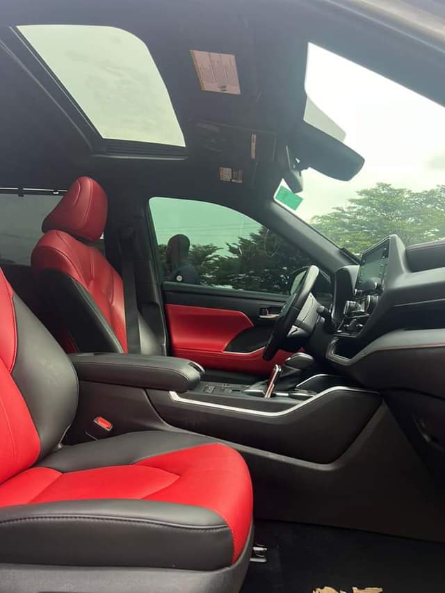 A picture of Foreign used 2022 Toyota Highlander XLE