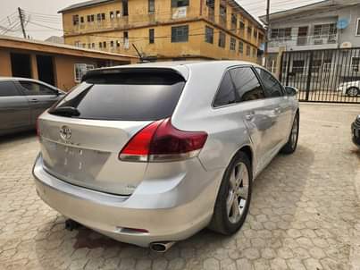 A picture of TOYOTA VENZA 2010