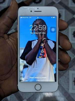 A picture of iphone 7 plai gb 128