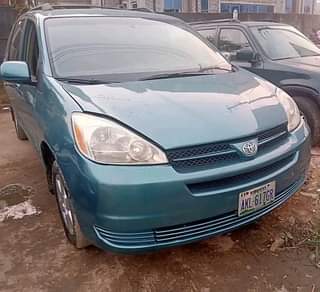 A picture of 3 8m negotiable settlement 100k 2005 Toyota Sienna Very clean