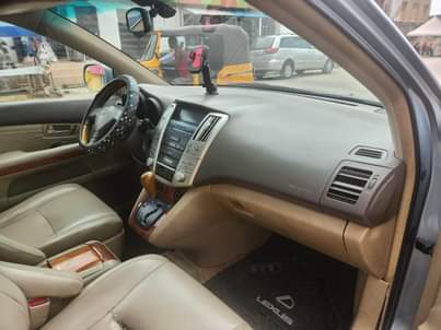 A picture of Lexus RX 350 clean and sharp