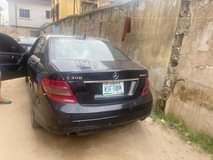 A picture of 011 Mercedes Benz C300 Read description for full details