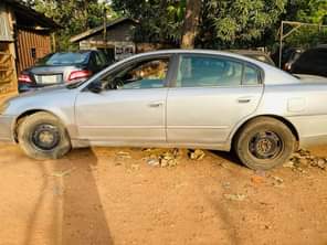 A picture of Sweet sales owner needs money urgently for this Nissan altima