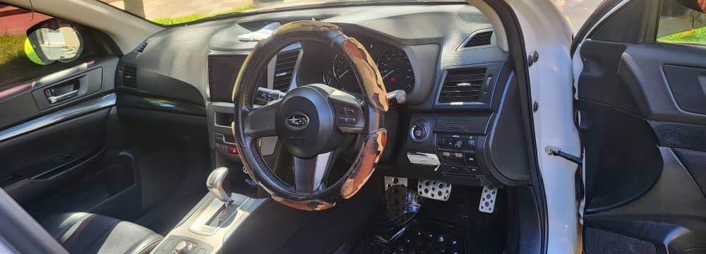 A picture of Subaru legacy 17m