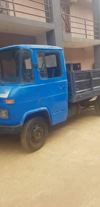 A picture of 1998 608 benz 1998