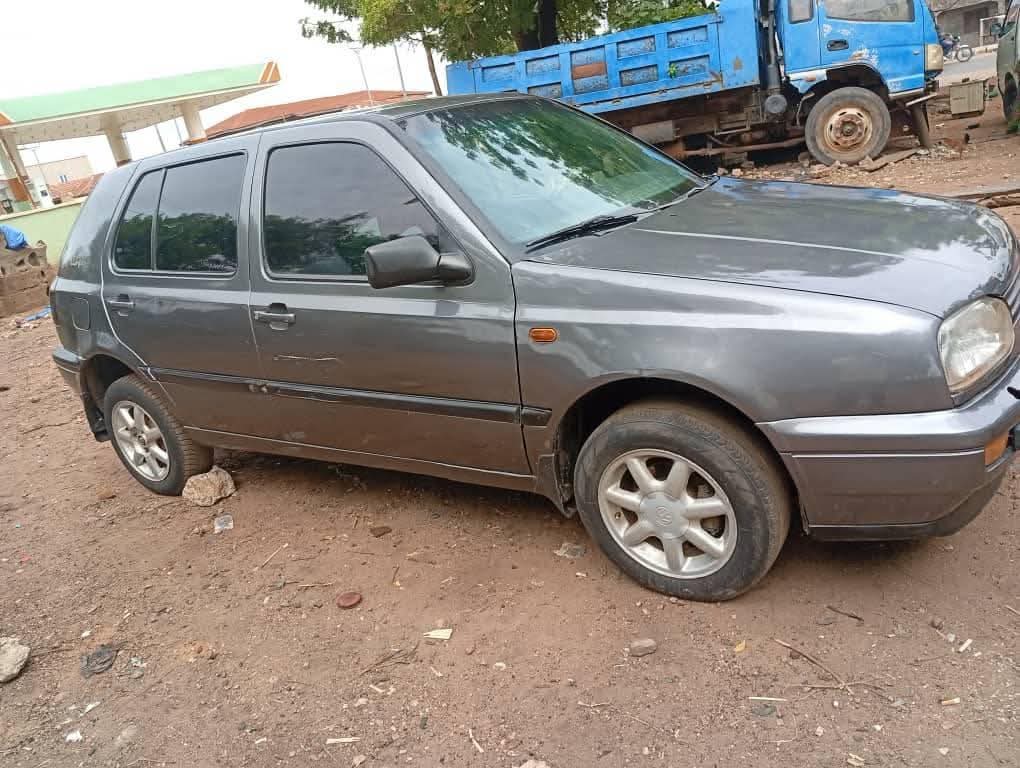 A picture of Faster fingers today deal Volkswagen golf 3 manual first body