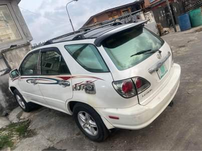A picture of Lexus 300