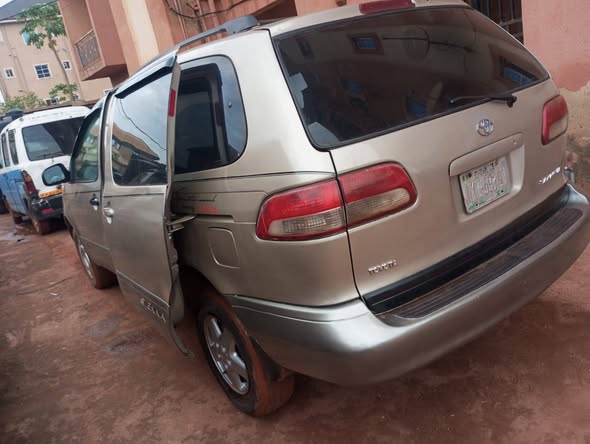 A picture of Toyota Sienna