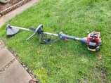 A picture of GRASS TRIMMER NYENGO Machine za kukata MAJANI Zinatumia PETROL so