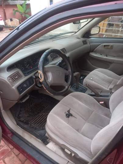 A picture of Toyota Camry 2 2