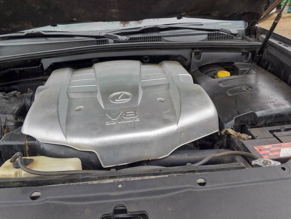 A picture of Dealers deal Belgium stands GX470 upgraded to 2022 Toyota Prado