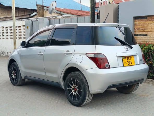 A picture of TOYOTA IST 0714058883
