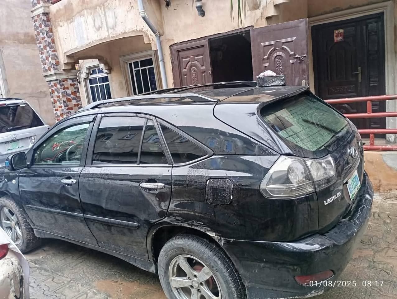 A picture of 2005 Lexus rx 330