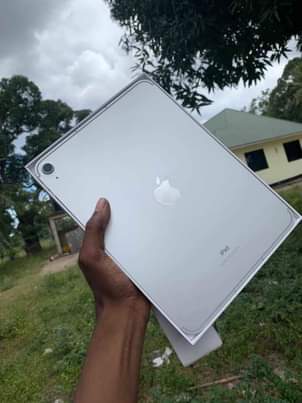 A picture of iPad 10th GENERATION 64GB 5G