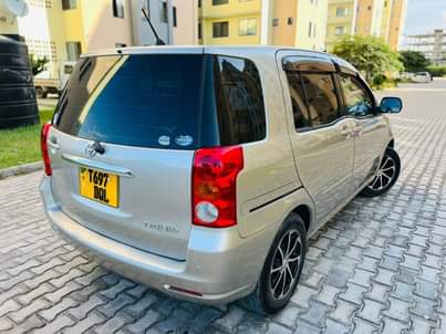 A picture of TOYOTA RAUM KALI SANA