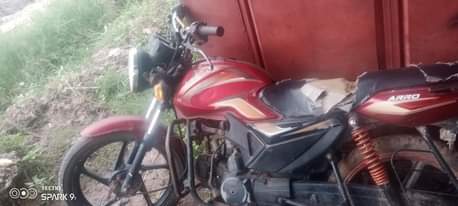 A picture of mahindra ipo kama unvyoiona njoo na bei yako kadi ipo