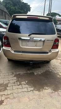 A picture of Toyota Highlander used 2006 3 seater Registered Engine and gear