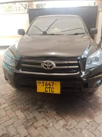 A picture of TOYOTA RAV4 2005