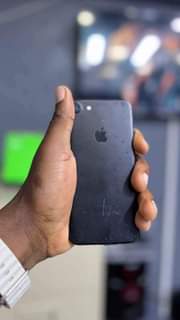 A picture of Iphone 7plain