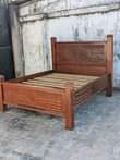 A picture of kitanda mbao 5 6 kizuri sana