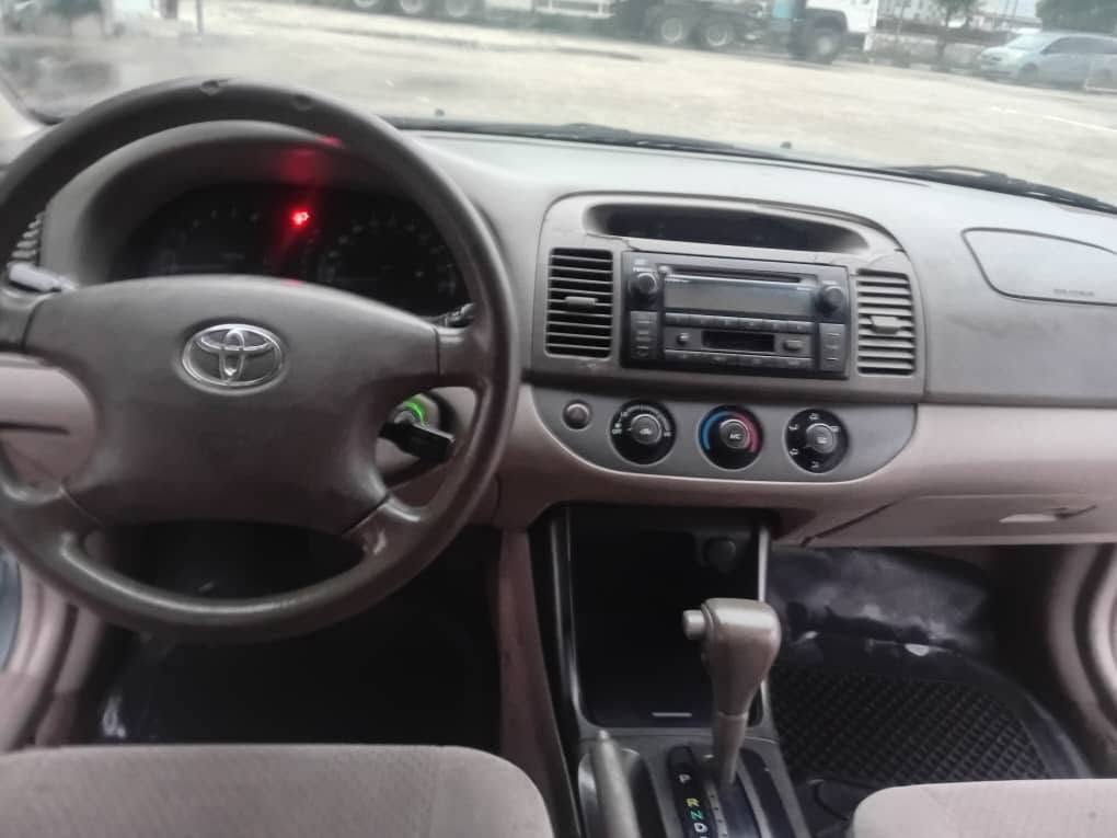 A picture of 2004 Toyota Camry