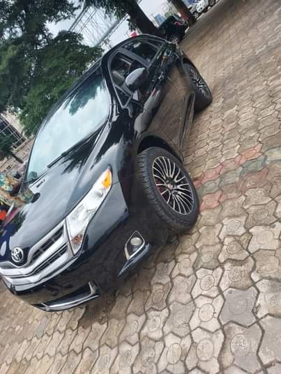 A picture of Few months use 012 Toyota venza Everything is like direct