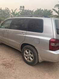 A picture of Superclean Highlander untampered engine and gear AC chilling three seaters