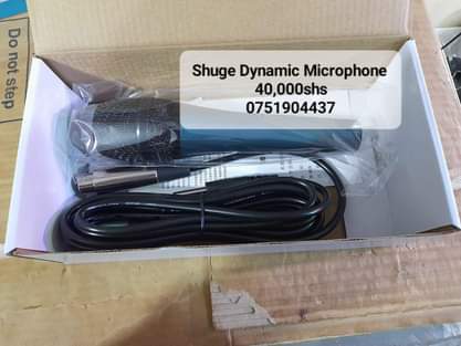 A picture of Shuge dynamic microphone