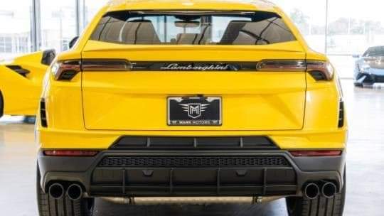 A picture of LAMBORGHINI URUS S