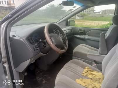 A picture of Toyota sienna NIGERIA USED
