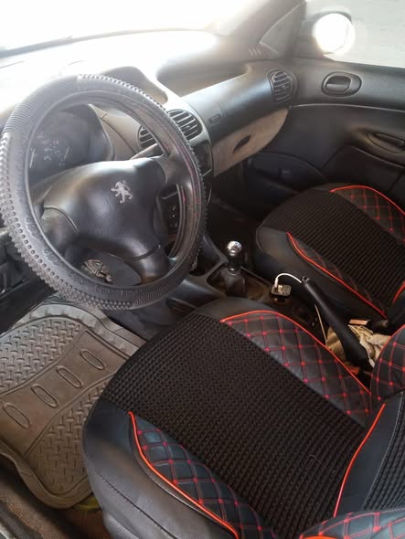 A picture of 2003 Peugeot 206