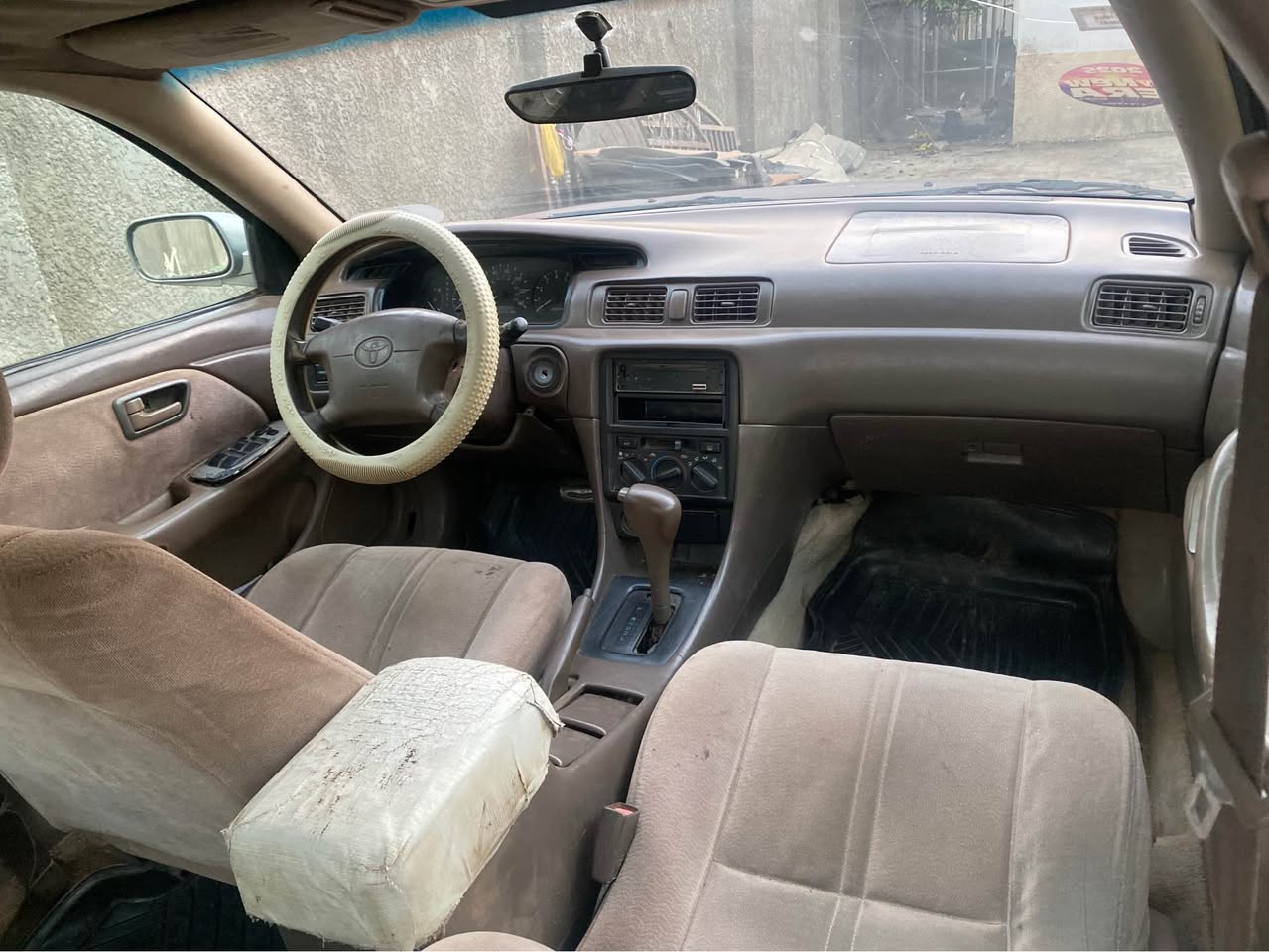 A picture of DISTRESSTOYOTA CAMRY PENCIL LIGHT SOUND ENGINE AND GEAR BUY AND