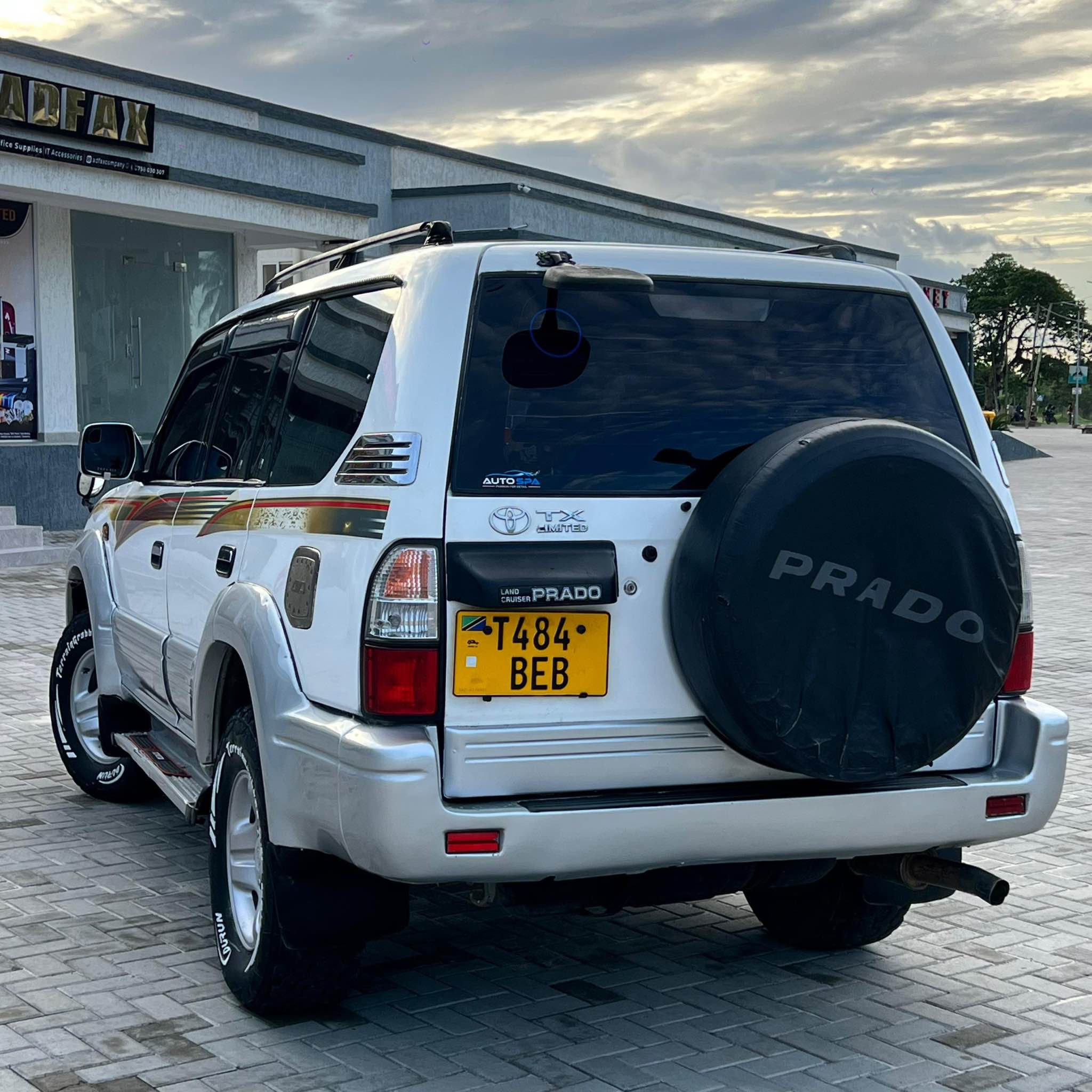 A picture of Toyota Prado mchaga inauzwa bei 13 8M0753322015