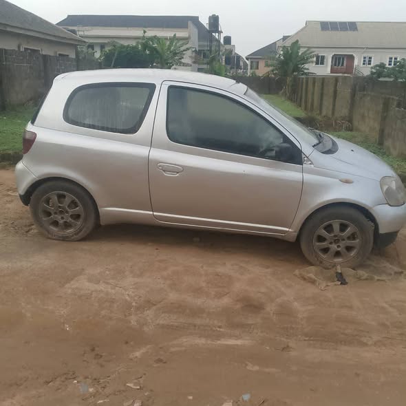 A picture of Toyota Yaris 2 doors Manual