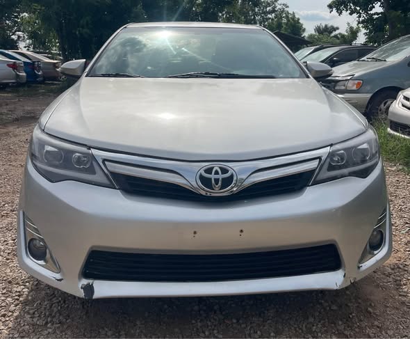 A picture of TOYOTA CAMRY 2013
