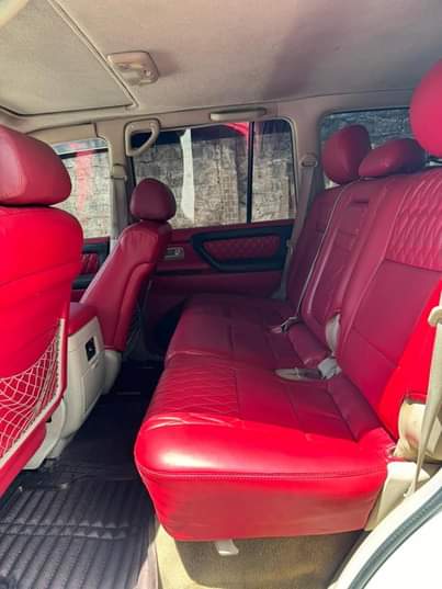 A picture of Toyota land cruiser Amazon gari mkwaju sana engine 1HDT EFTE